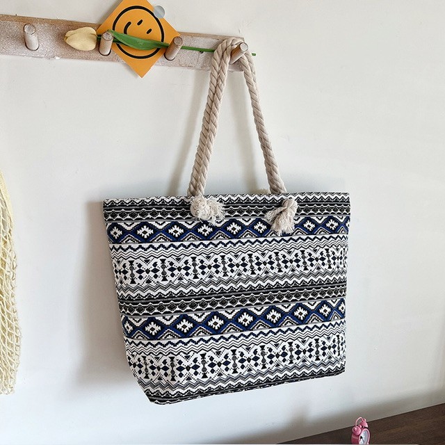 Pattern tote bag