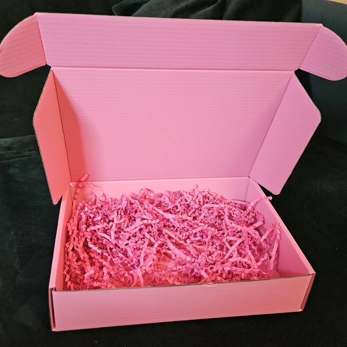 Packaging box with shredded paper