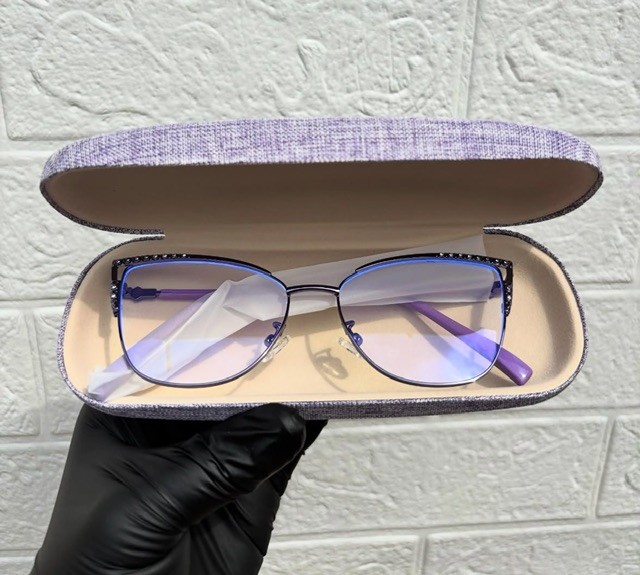 Anti-blue light glasses with hard case