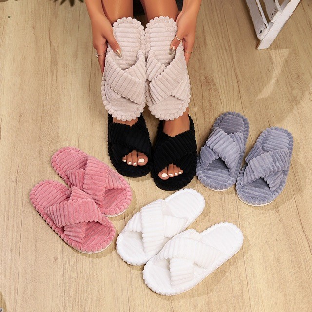 Cross-cross fur slippers