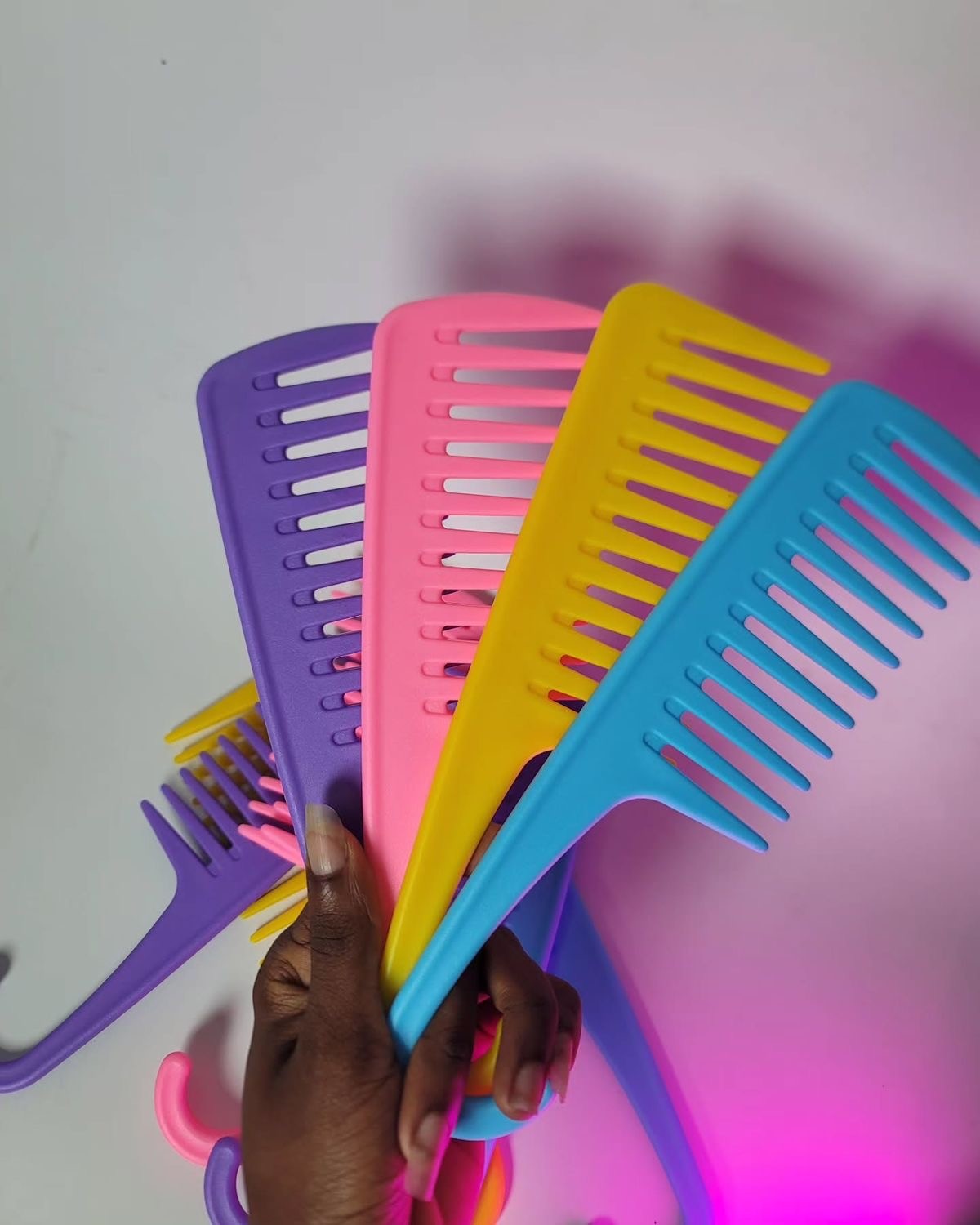 Wide tooth comb with curve