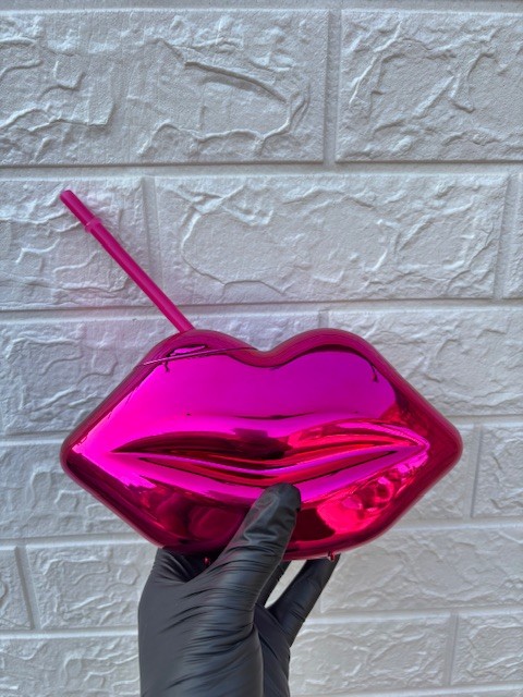 Lips bottle with straw
