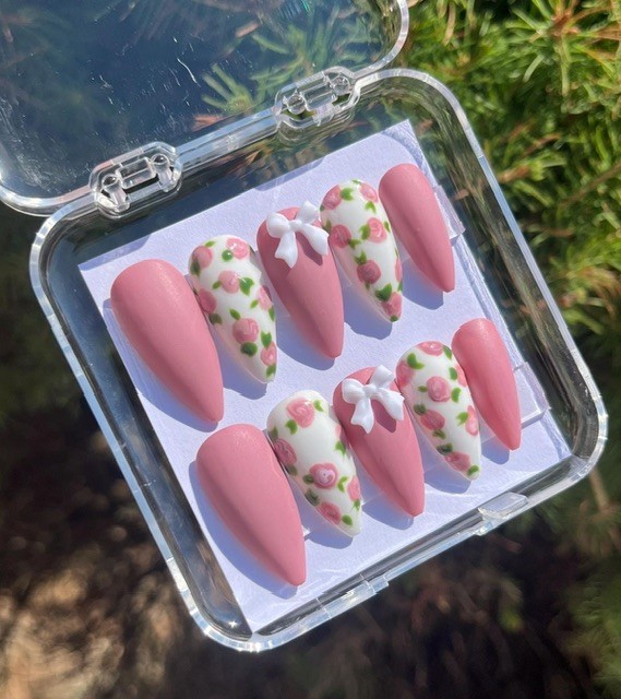 24 reusable nails with file and sticky tab