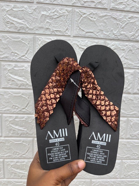 Platform slippers with shiny strap